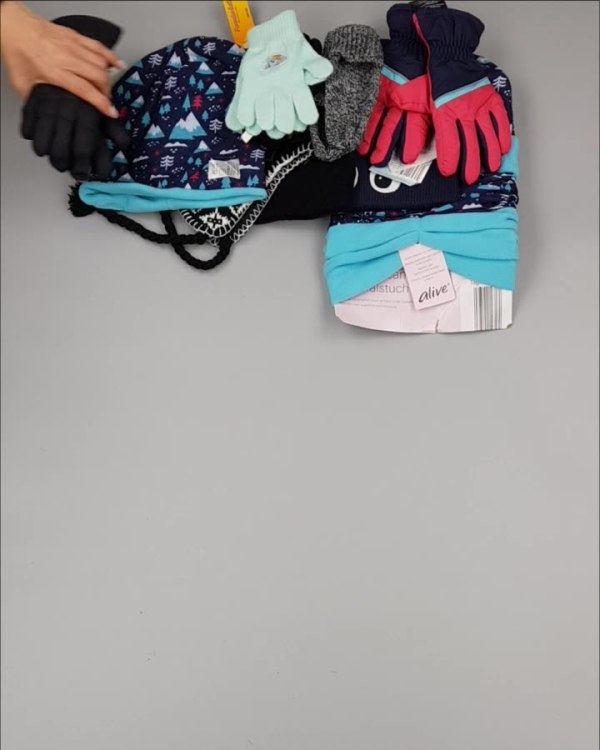 Фотография  963 - Шапки, шарфы, перчатки детские СТОК#3 кг, ЛОТ №2452 оптом в Иркутске и Иркутской области