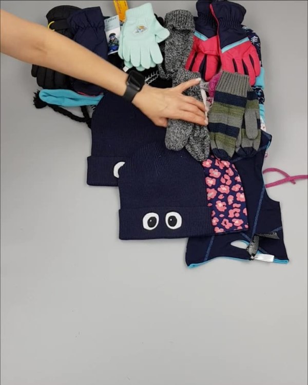 Фотография  260 - Шапки, шарфы, перчатки детские СТОК#3 кг, ЛОТ №2452 оптом в Иркутске и Иркутской области