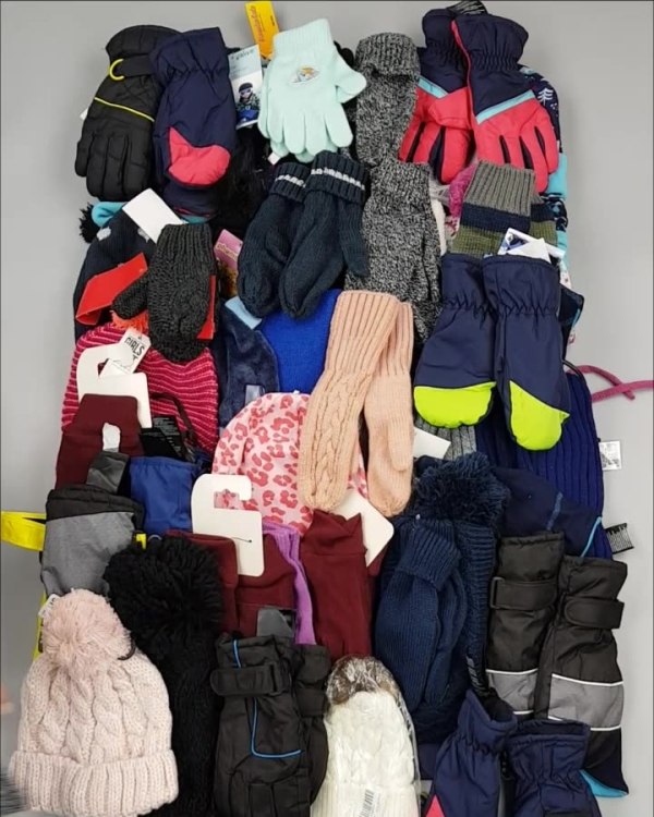 Фотография  614 - Шапки, шарфы, перчатки детские СТОК#3 кг, ЛОТ №2452 оптом в Иркутске и Иркутской области