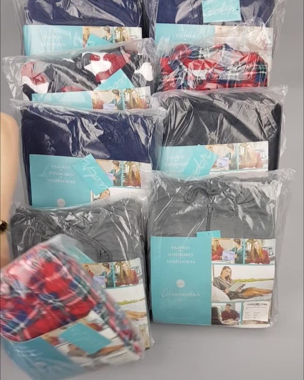 Фотография  707 - Халаты, комбинезоны (семейный) СТОК CAN#10 кг, ЛОТ №4448 оптом в Иркутске и Иркутской области