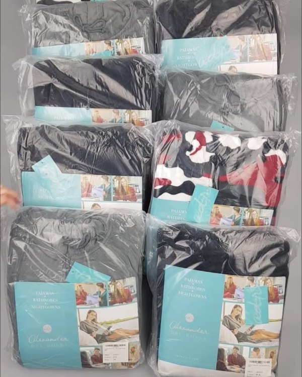 Фотография  754 - Халаты, комбинезоны (семейный) СТОК CAN#10 кг, ЛОТ №4449 оптом в Иркутске и Иркутской области