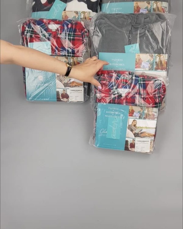 Фотография  876 - Халаты, комбинезоны (семейный) СТОК CAN#10 кг, ЛОТ №4451 оптом в Иркутске и Иркутской области