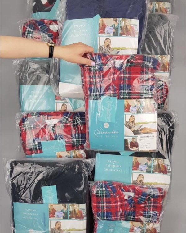 Фотография  870 - Халаты, комбинезоны (семейный) СТОК CAN#10 кг, ЛОТ №4451 оптом в Иркутске и Иркутской области