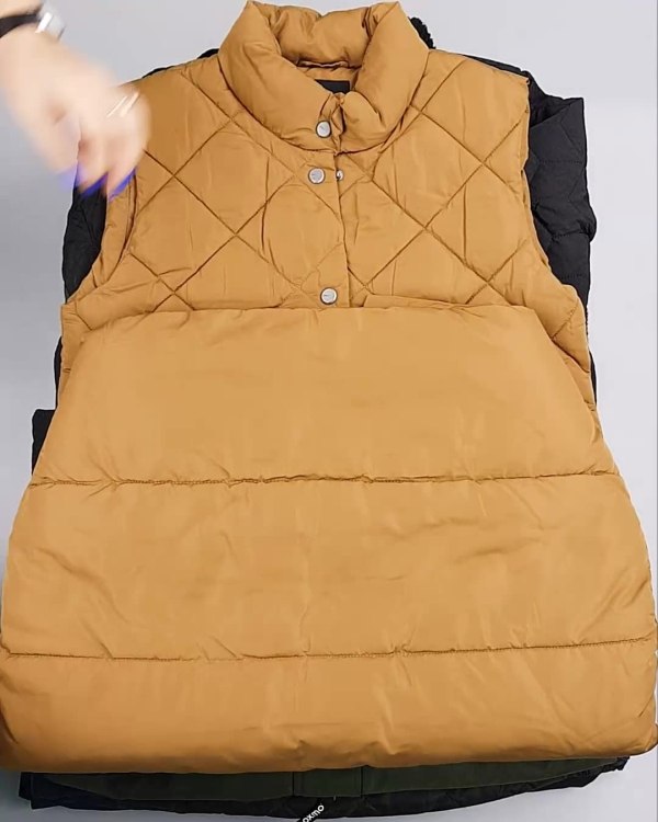 Фотография  680 - Верхняя одежда Дания#10,1 кг ЛОТ №6909 оптом в Иркутске и Иркутской области