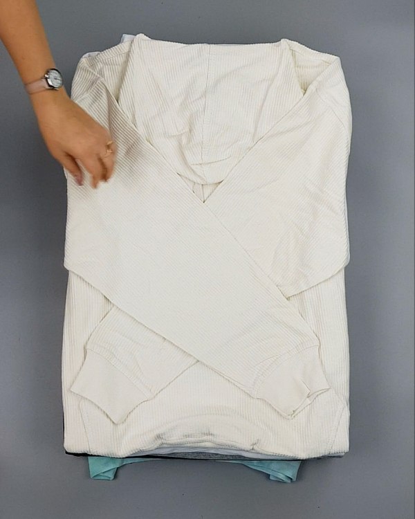 Фотография  502 - HOODIE CAN 084#10 кг, ЛОТ №7034 оптом в Иркутске и Иркутской области