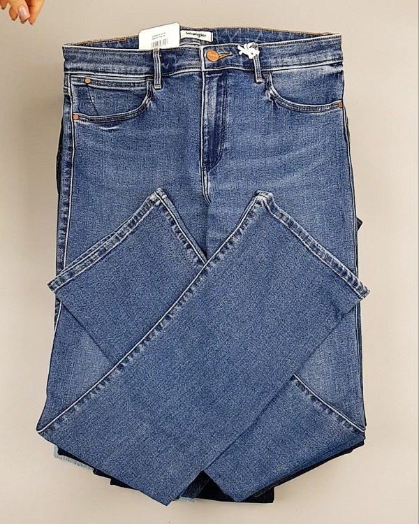 Фотография  951 - Джинсы WRANGLER м/ж#8,1 кг, ЛОТ №7011 оптом в Иркутске и Иркутской области
