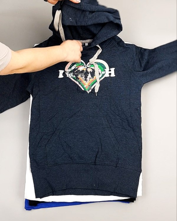 Фотография  715 - Толстовки м/ж (Sweat Tops)#20 кг, ЛОТ №7435 оптом в Иркутске и Иркутской области