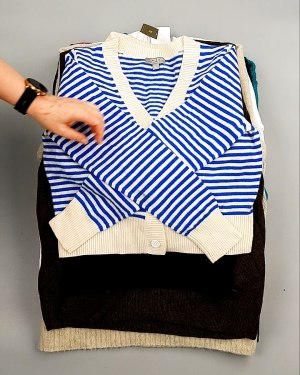 Фотография  834 - Джемпера СТОК CAN 084#7 кг, ЛОТ №7647 оптом в Иркутске и Иркутской области