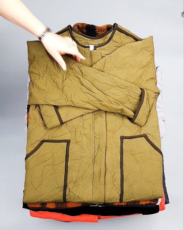 Фотография  909 - Верхняя одежда AMAZON жен 015#10 кг, ЛОТ №7712 оптом в Иркутске и Иркутской области