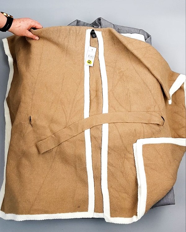 Фотография  246 - Кардиганы СТОК CAN 084#7 кг, ЛОТ №7673 оптом в Иркутске и Иркутской области