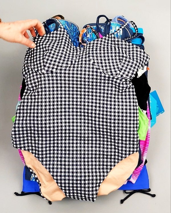 Фотография  848 - Купальники СТОК CAN 124#5 кг, ЛОТ №7689 оптом в Иркутске и Иркутской области