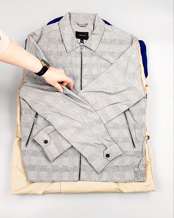 Фотография  758 - Ветровки м/ж C&A 025#10 кг, ЛОТ №7864 оптом в Иркутске и Иркутской области