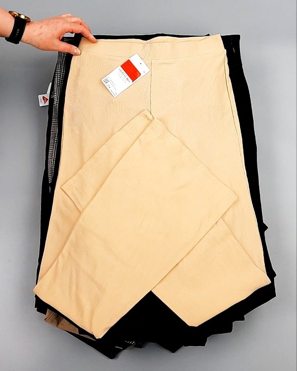 Фотография  900 - Брюки женские лето C&A 025#10 кг оптом в Иркутске и Иркутской области