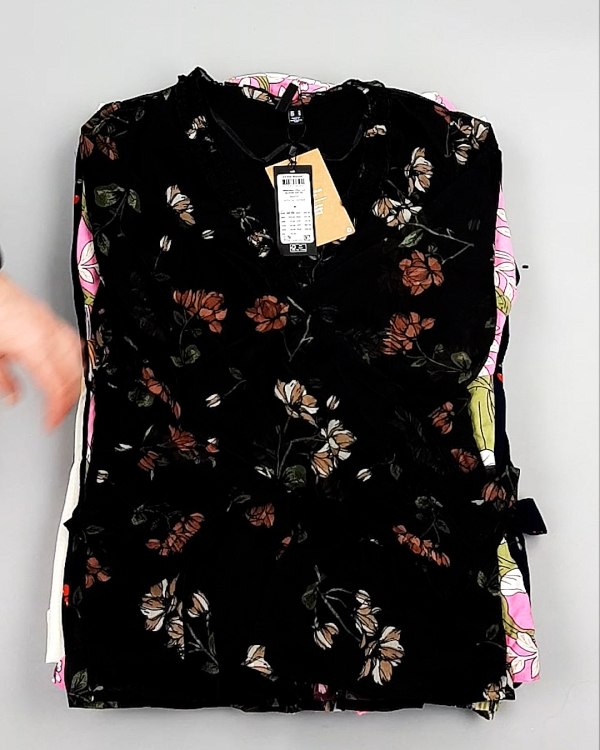 Фотография  446 - Блузки Bestseller 44#5 кг оптом в Иркутске и Иркутской области