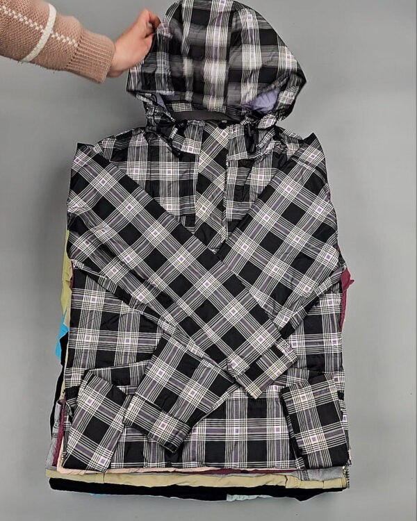 Фотография  957 - Ветровки женские#25 кг, ЛОТ № ВК0086 оптом в Иркутске и Иркутской области