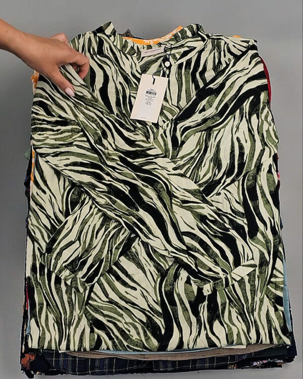 Фотография  853 - Блузки+Джемпера Bestseller Summer 045 B#8,5 кг, ЛОТ №9039 оптом в Иркутске и Иркутской области