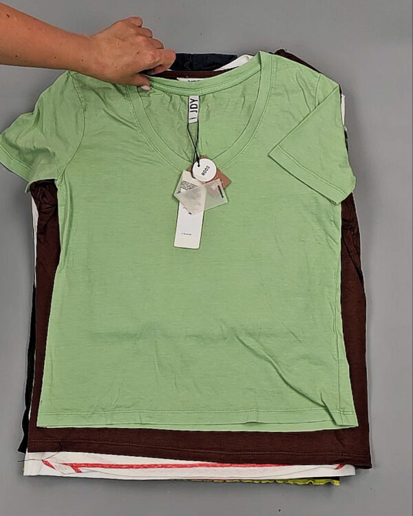 Фотография  732 - Футболки DK COMPANY 045 B#5,5 кг, ЛОТ №9087 оптом в Иркутске и Иркутской области