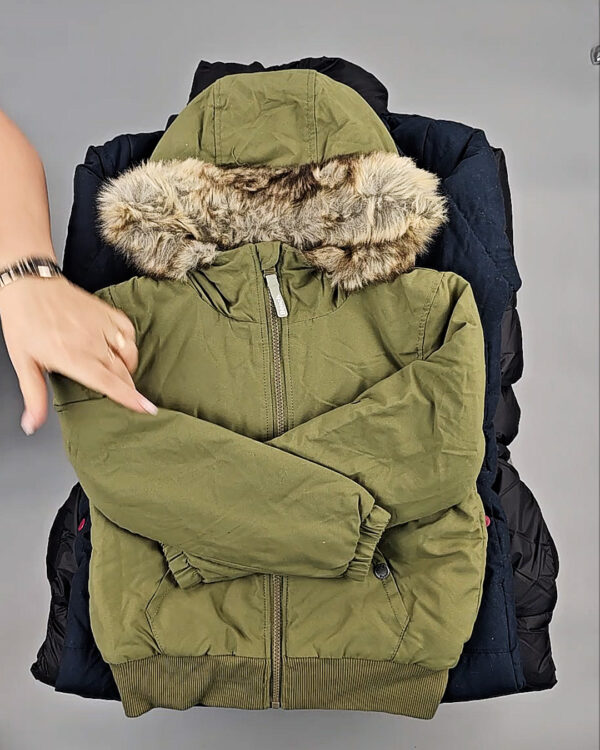 Фотография  950 - Верхняя одежда СТОК дети 065#10 кг, ЛОТ СТ-9343 оптом в Иркутске и Иркутской области