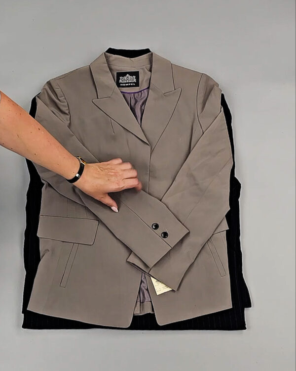 Фотография  906 - Жакеты Корея 085#10 кг, ЛОТ № СТ-9240 оптом в Иркутске и Иркутской области