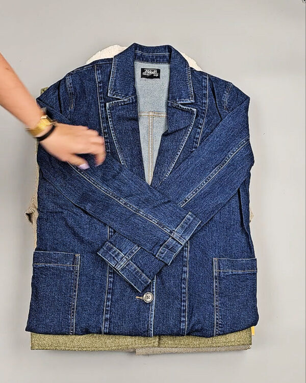 Фотография  404 - Ветровки женские CAN 104#12,5 кг, ЛОТ СТ-9404 оптом в Иркутске и Иркутской области