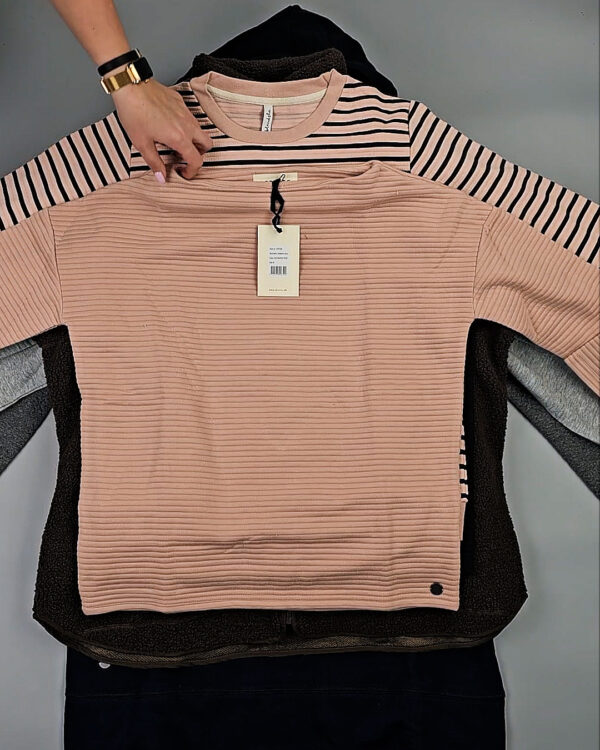 Фотография  583 - Толстовки Bestseller+DK 035#7 кг, ЛОТ СТ-9838 оптом в Иркутске и Иркутской области