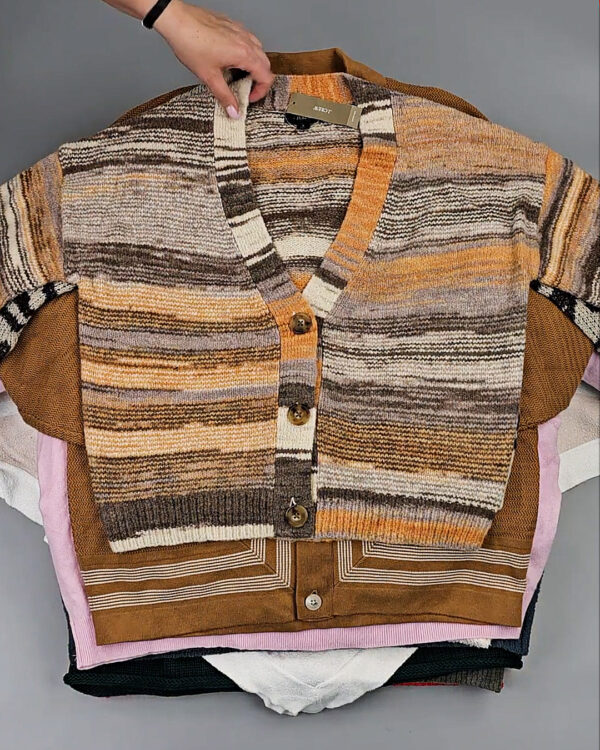 Фотография  817 - Джемпера СТОК CAN#10 кг, ЛОТ СТ-9915 оптом в Иркутске и Иркутской области